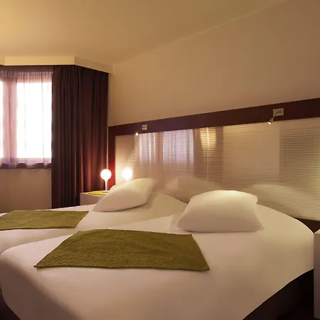 Mercure Centre Hotel 4*