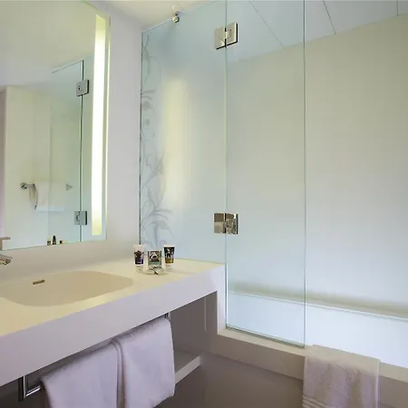 Mercure Centre Hotel 4*