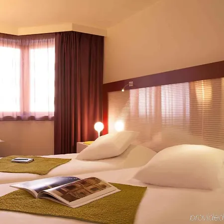Mercure Centre Hotel 4*