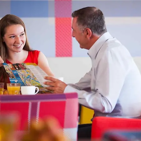 مركيور سنتر 4*